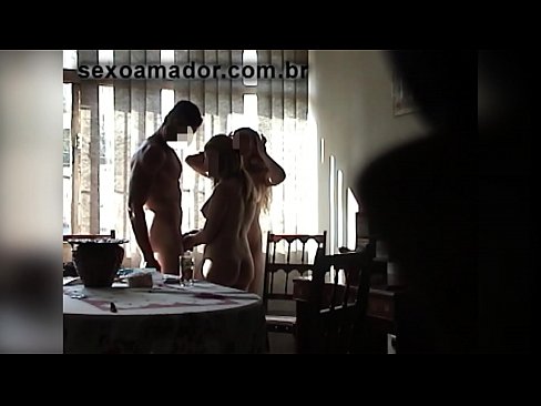 ❤️ Sexvenner inviterer en gigantisk mann og en trekant med seg ❤️❌ Russisk porno hos oss ❤