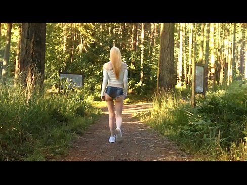 ❤️ Vakker kvinne beveger seg sakte, ikke nakenvideo ❤️❌ Russisk porno hos oss ❤